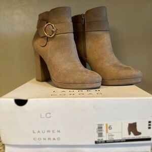 LC Lauren Conrad Avant Taupe Suede heeled ankle boots 6.0